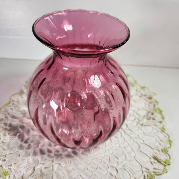 Pilgrim Cranberry Glass Vase Vintage USA 5.5 in Optic Mould Round Gorgeo… - Picture 8 of 9